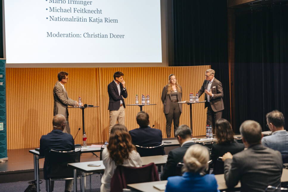 _v1a0587_lowres.jpg _v1a0587_lowres.jpg